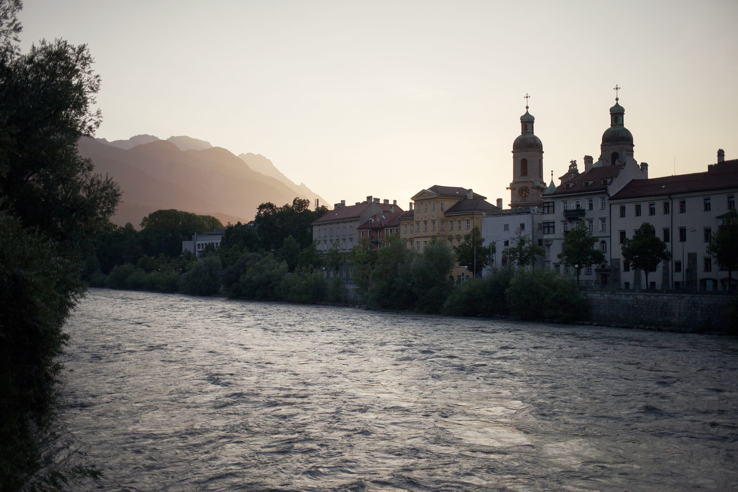 Fluss durch Stadt